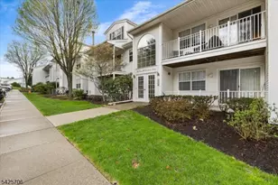 75 Crestview Ln, Mount Arlington, NJ 07856 - Photo 5