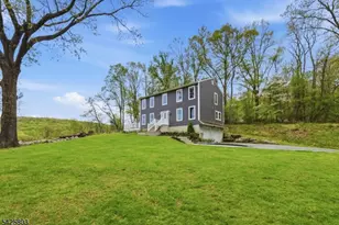 8 Danielle Dr, Liberty Township, NJ 07838 - Photo 3