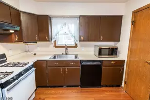 197 Fort Lee Rd, Teaneck Township, NJ 07666 - Photo 9