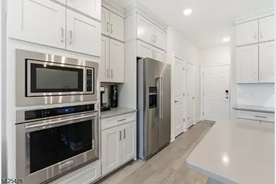 44 Dahlia Dr, Warren Township, NJ 07059 - Photo 5