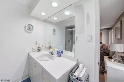 121 W Hill Rd, Woodbridge Township, NJ 07067 - Photo 23