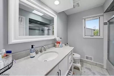 121 W Hill Rd, Woodbridge Township, NJ 07067 - Photo 7