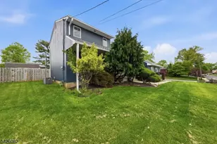 121 W Hill Rd, Woodbridge Township, NJ 07067 - Photo 11