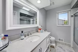 121 W Hill Rd, Woodbridge Township, NJ 07067 - Photo 9