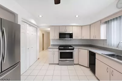 121 W Hill Rd, Woodbridge Township, NJ 07067 - Photo 31