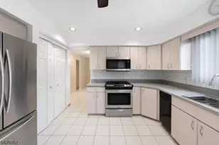 121 W Hill Rd, Woodbridge Township, NJ 07067 - Photo 31