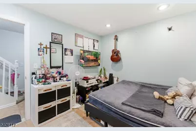270 Westervelt Pl, Lodi, NJ 07644 - Photo 11