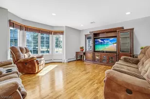 4 Maple Ave, Waldwick, NJ 07463 - Photo 3