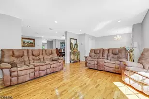 4 Maple Ave, Waldwick, NJ 07463 - Photo 7