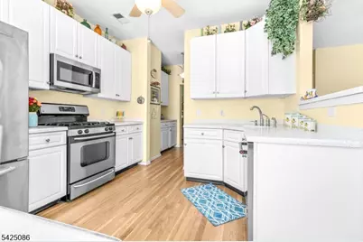 20 Chesterfield Ct, Raritan Township, NJ 08822 - Photo 17