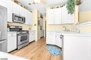 20 Chesterfield Ct, Raritan Township, NJ 08822 - Photo 17
