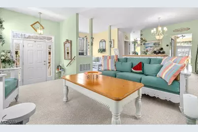 20 Chesterfield Ct, Raritan Township, NJ 08822 - Photo 5