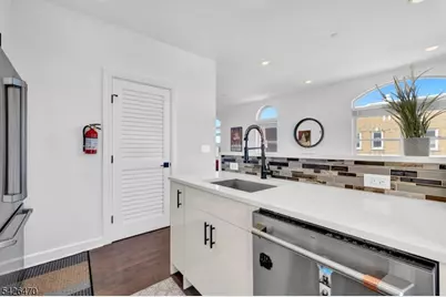 974 Summit Ave #401, Jersey City, NJ 07307 - Photo 17