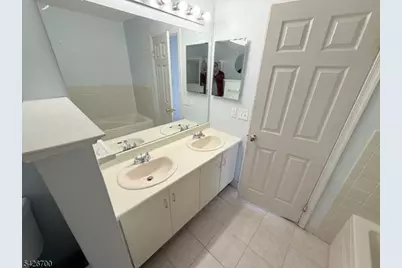 27 Columbus Dr, Franklin Township, NJ 08823 - Photo 13