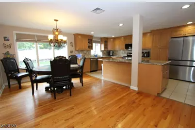 7 Stuart St, Waldwick, NJ 07463 - Photo 5