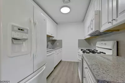 846 Riverside Ave #202, Lyndhurst Township, NJ 07071 - Photo 9