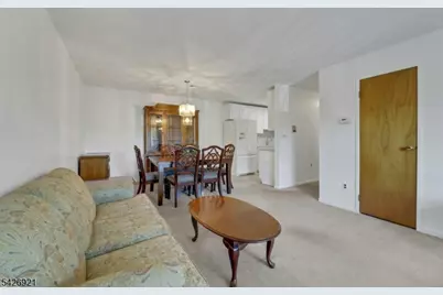 846 Riverside Ave #202, Lyndhurst Township, NJ 07071 - Photo 7