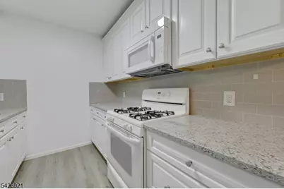 846 Riverside Ave #202, Lyndhurst Township, NJ 07071 - Photo 11