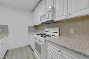 846 Riverside Ave, Lyndhurst Township, NJ 07071 - Photo 11