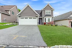11 Bluffs Ct, Hamburg, NJ 07419 - Photo 3