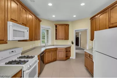 282 Longwood Ln, Franklin Township, NJ 08873 - Photo 7