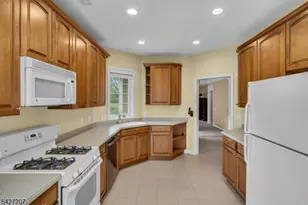 282 Longwood Ln, Franklin Township, NJ 08873 - Photo 7