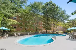 36 Hawthorne Pl, Montclair, NJ 07042 - Photo 11