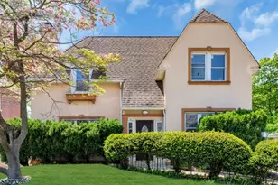 297 Hamilton Pl, Hackensack, NJ 07601 - Photo 1