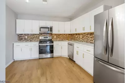 166 Sapphire Ln, Franklin Township, NJ 08823 - Photo 9
