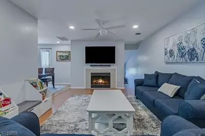 48 Buchanon Ct, West Orange Township, NJ 07052 - Photo 3