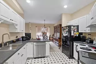 9224 Richmond Rd, West Milford, NJ 07480 - Photo 11
