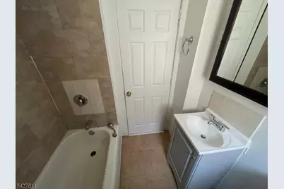 1425 Lexington Pl, Elizabeth, NJ 07208 - Photo 11