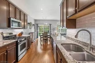 307 Waterview Ct, Hanover Township, NJ 07927 - Photo 7