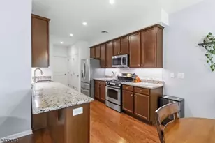 307 Waterview Ct, Hanover Township, NJ 07927 - Photo 5