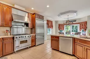 15 Fieldstone Ct, East Hanover Township, NJ 07936 - Photo 9