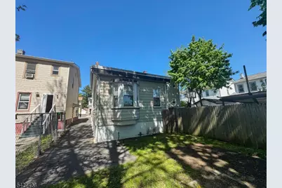 11 Lentz Pl, Irvington, NJ 07111 - Photo 3
