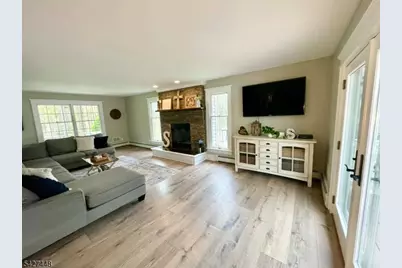 105 Orben Dr, Roxbury Township, NJ 07850 - Photo 9