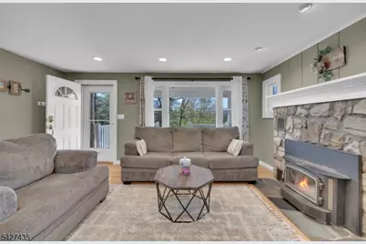 1 Pathfinder Trl, Jefferson Township, NJ 07885 - Photo 5