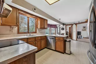 2 Rittenhouse Cir, Raritan Township, NJ 08822 - Photo 9