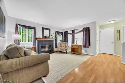 68 Hampton Ct, Hillsborough Township, NJ 08844 - Photo 5