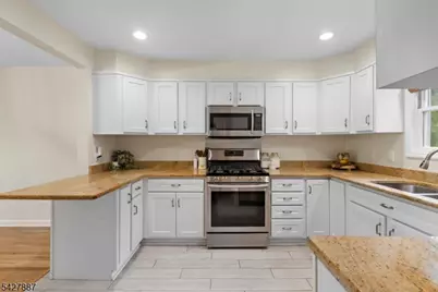 363 Vesta Ct, Ridgewood, NJ 07450 - Photo 3