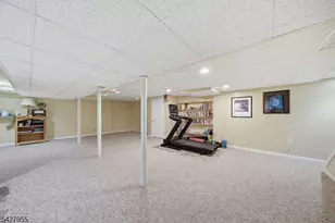 21 Robin Hood Rd, Parsippany, NJ 07950 - Photo 29