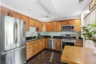 2063 Drake Ct, Mahwah Twp., NJ 07430 - Photo 11