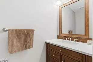 2063 Drake Ct, Mahwah Twp., NJ 07430 - Photo 9