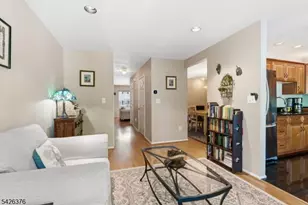 2063 Drake Ct, Mahwah Twp., NJ 07430 - Photo 15