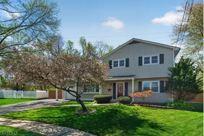 8 Lee Ct, Mount Olive, NJ 07836 - Photo 3