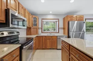 9 Henderson Hill Rd, Union Township, NJ 08827 - Photo 9