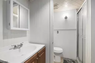 16 Summit Rd, Clifton, NJ 07012 - Photo 23