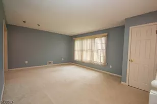 22 Burlington Ct, Hamburg, NJ 07419 - Photo 7