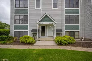 22 Burlington Ct, Hamburg, NJ 07419 - Photo 5